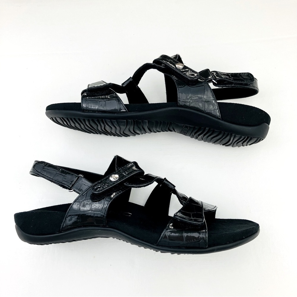 Vionic Paro Embossed Sandals - Picture 7 of 7